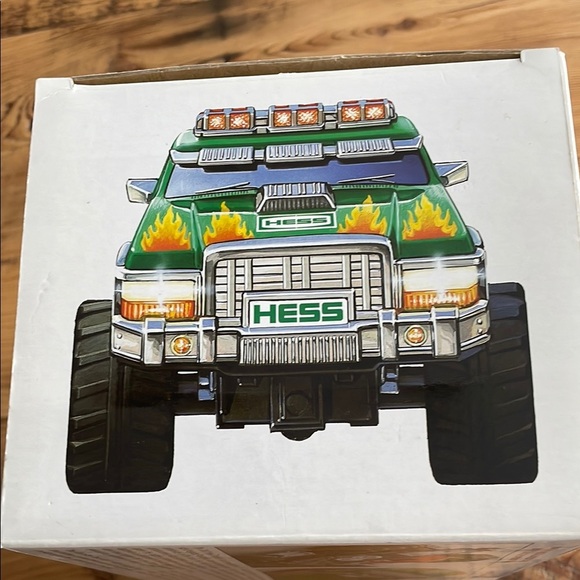 Monster Truck with Motorcycles - Green and White 2007 collectible with box - Picture 5 of 5